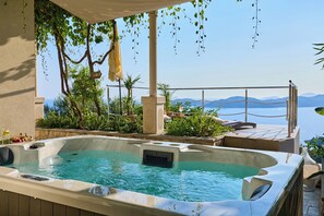 Bain à remous extérieur