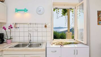 Réfrigérateur, four, plaque de cuisson, lave-vaisselle