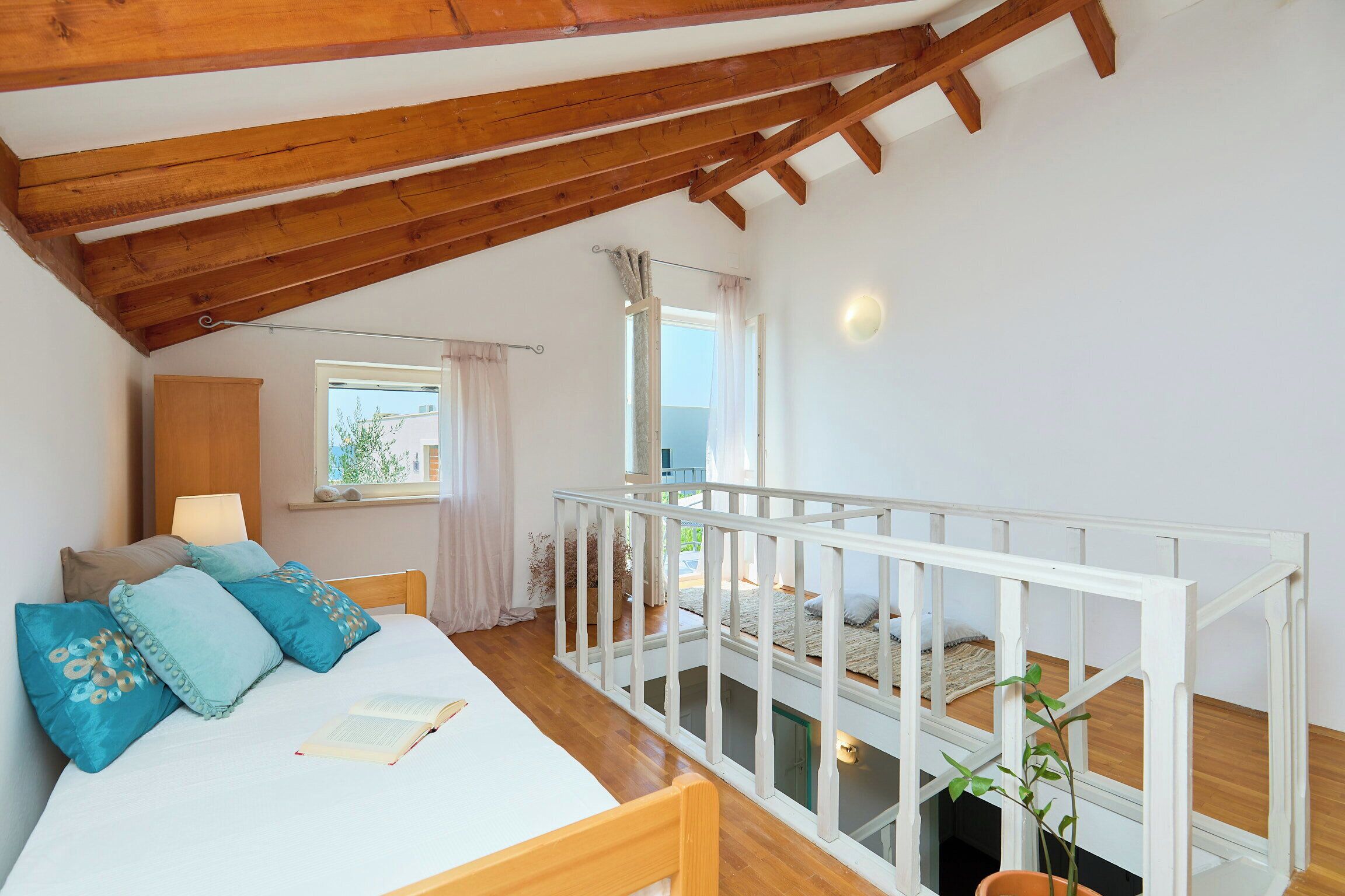 3 bedrooms, iron/ironing board, bed sheets