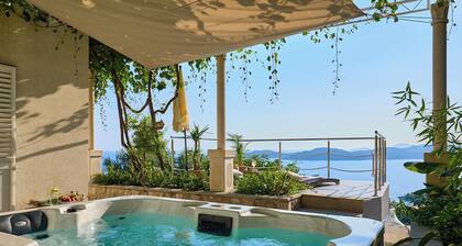 House Lilla with Private Hot Tub