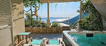 House Lilla with Private Hot Tub