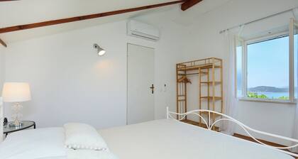 House Lilla with Private Hot Tub