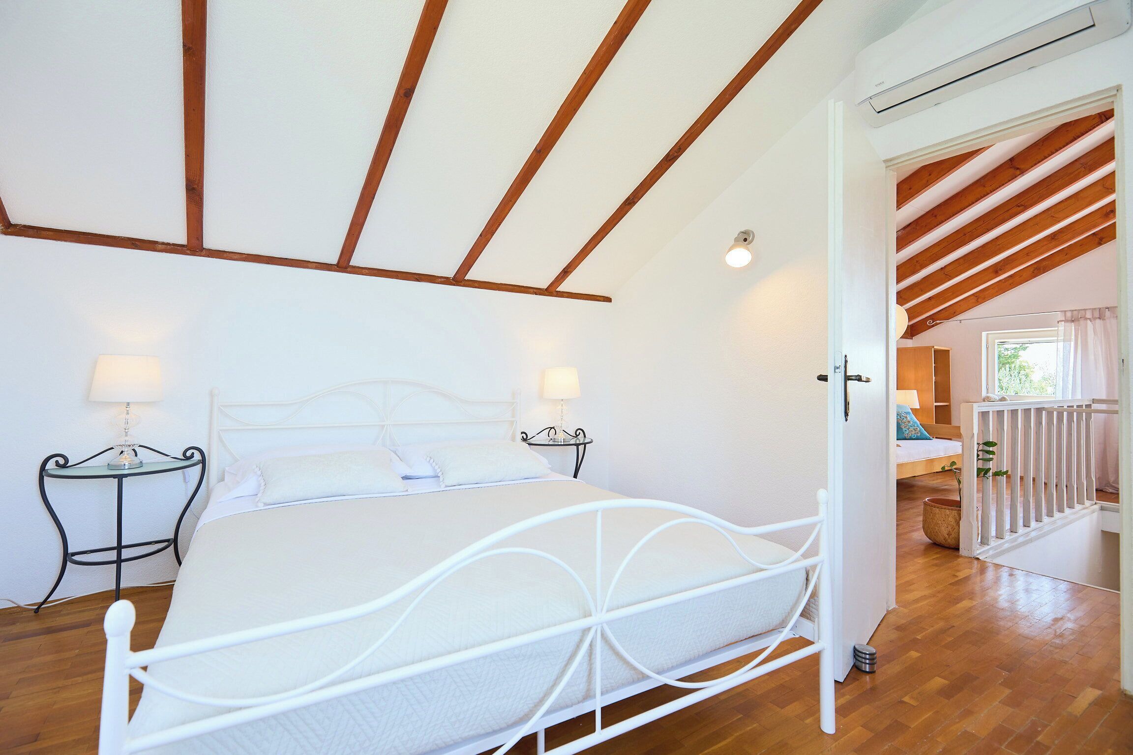 3 slaapkamers, een strijkplank/strijkijzer, beddengoed