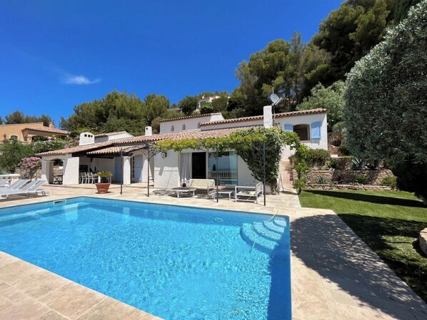 Outdoor pool, a heated pool - Prestigious villa, swimming pool and breathtaking view (Ollioules)