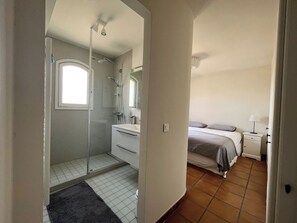 4 chambres, fer et planche à repasser, Wi-Fi, draps fournis