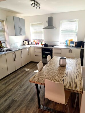 Microwave - Night stop (Armley)