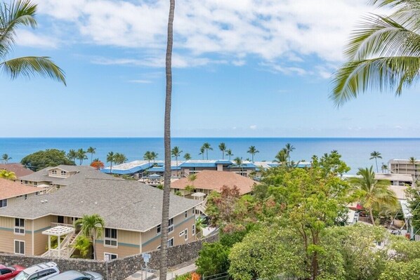 Exterior - Kona Mansions#309 Top Floor,Beautiful, AC, Located in Heart of Town (Kailua Kona)