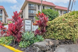Exterior detail - Kona Mansions#309 Top Floor,Beautiful, AC, Located in Heart of Town (Kailua Kona)