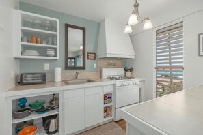 Fridge, microwave, oven, stovetop - Kona Mansions#309 Top Floor,Beautiful, AC, Located in Heart of Town (Kailua Kona)