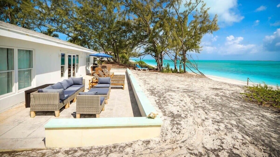 Beachfront White Palm Villa - Tar Bay