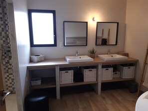 Een bad/douchecombinatie