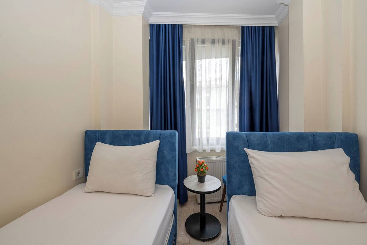 Minibar (free items), soundproofing, WiFi (free), bed sheets
