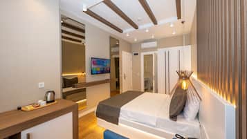 Phòng đôi Deluxe | Minibar với thức uống miễn phí, phòng cách âm