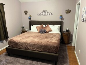 3 bedrooms, in-room safe, desk, iron/ironing board