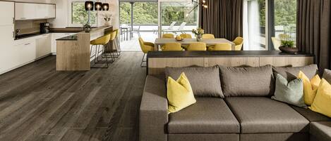 Panoraamahuoneisto | Oleskelualue | 48–tuumainen taulutelevisio, jossa satelliittikanavat