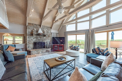 Deep Creek Hideaway w/ Pool Table & Fire Pit