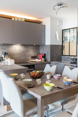 Fridge, microwave, oven, dishwasher