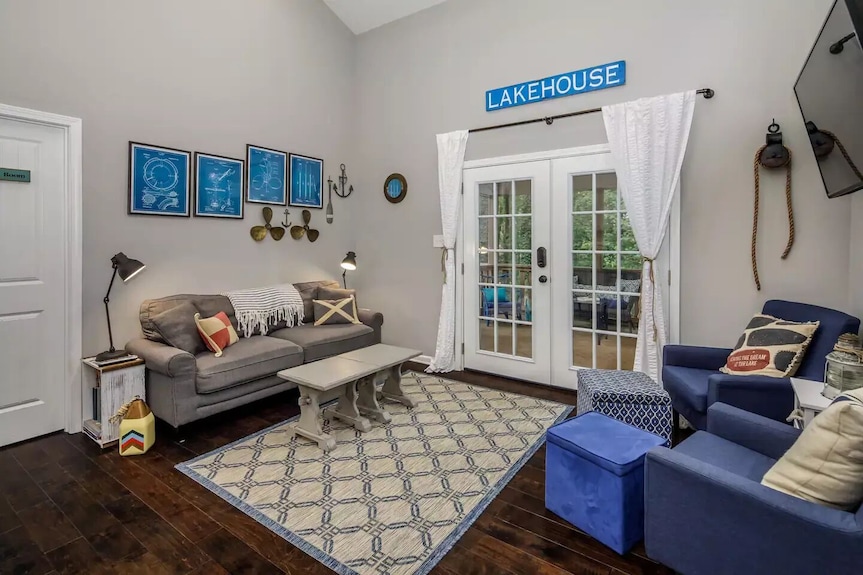 Lake Cottage + Party Dock + Fire Pit + Game Room + Loft - Gainesville, GA
