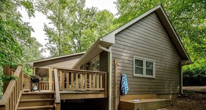 Lake Cottage + Party Dock + Fire Pit + Game Room + Loft