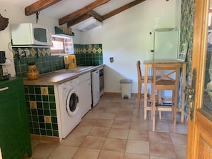 Fridge, microwave, oven, stovetop - Typical Cévenol Mazet with magnificent view (Saint jean du gard)