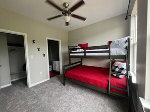 3 bedrooms, iron/ironing board, WiFi, bed sheets