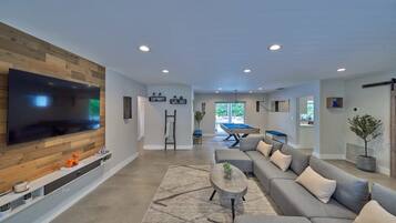 Smart TV, mesa de pingue-pongue