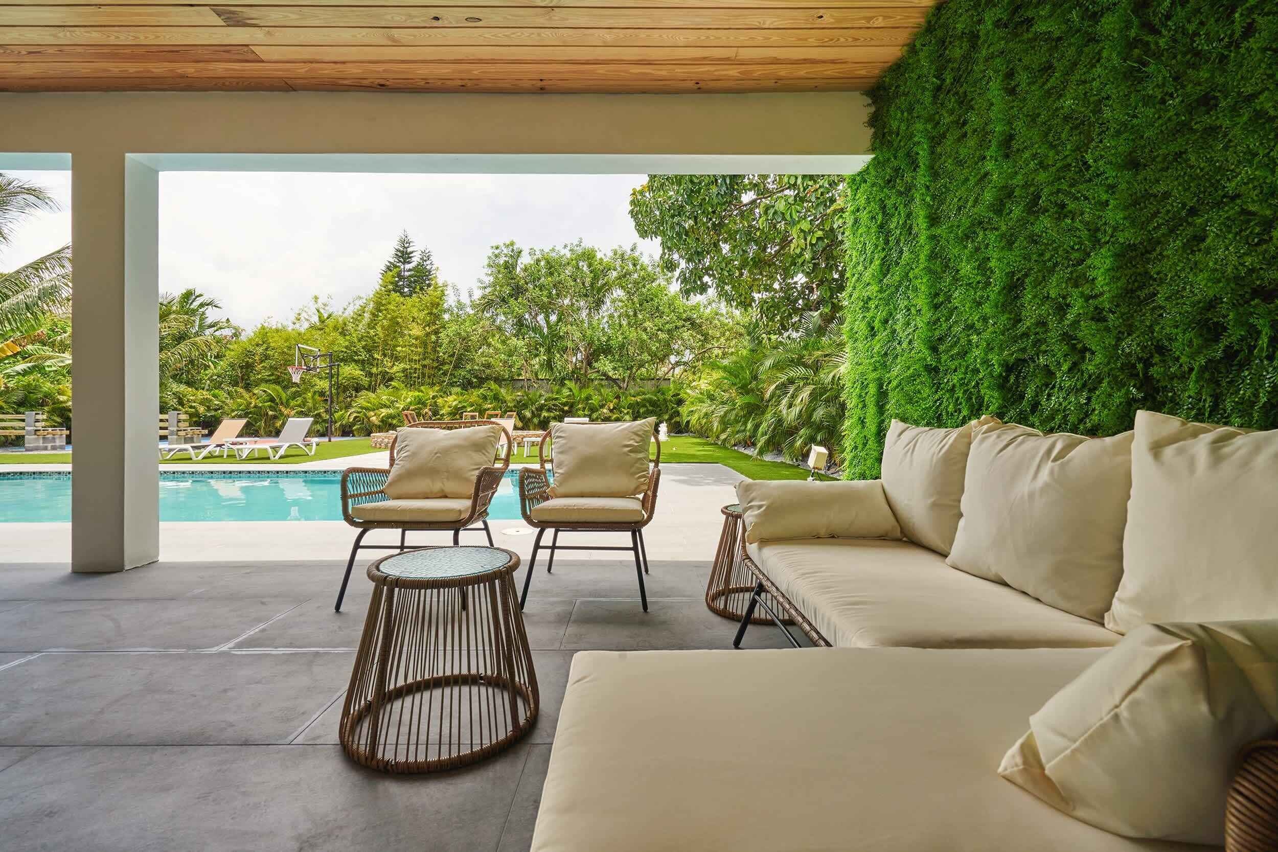 Alberca al aire libre y alberca climatizada