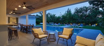 Mega Fun Villa w/a Cool BKB Ct, Giant Chess, Fire Pit & More!