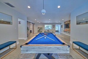 Game room - Villa Athena | Basketball | Giant Chess | Fire Pit (Miami)