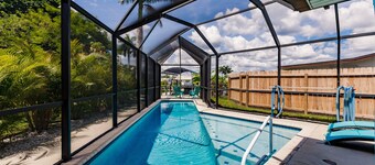 Luxury Spacious Home Pool, Boat Dock Gulf Access! Fits up to 12 people