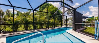 Luxury Spacious Home Pool, Boat Dock Gulf Access! Fits up to 12 people