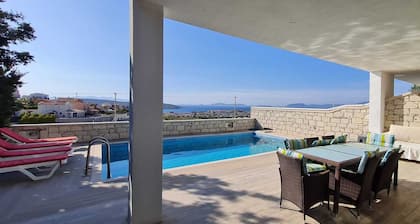 De-Lale Villa