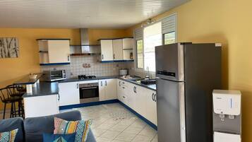 Fridge, microwave, oven, coffee/tea maker
