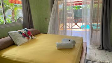 4 bedrooms, iron/ironing board, free WiFi, bed sheets