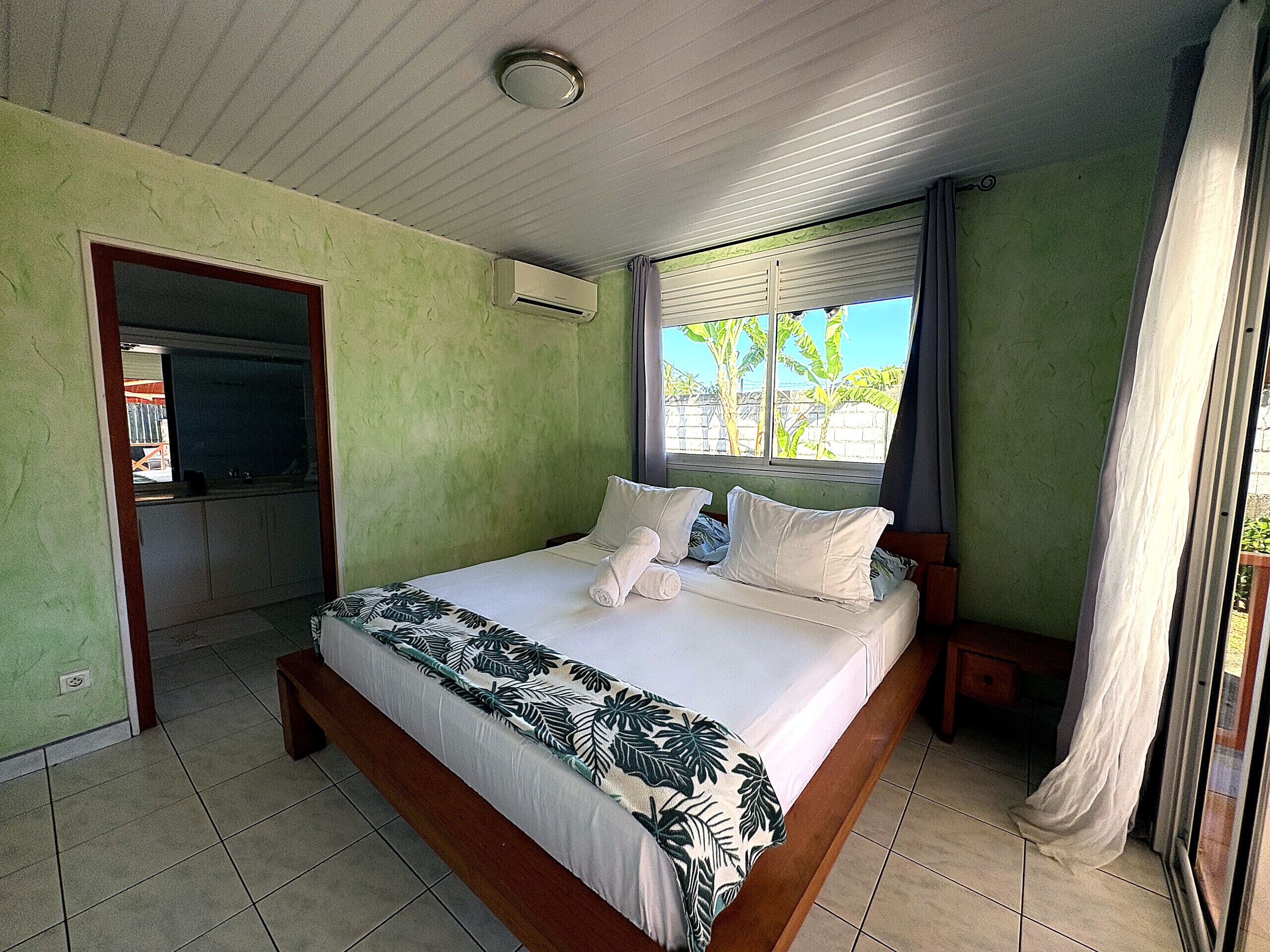 4 bedrooms, iron/ironing board, free WiFi, bed sheets
