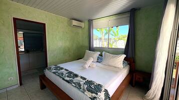 4 bedrooms, iron/ironing board, free WiFi, bed sheets