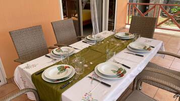 Outdoor dining