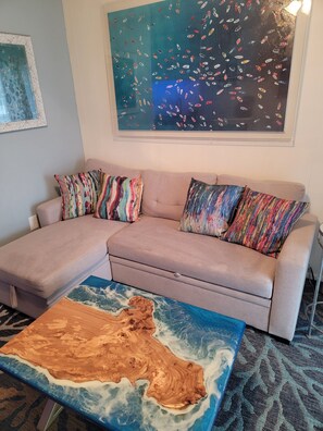 Smart TV, DVD player, books, music library - Quiet Beachfront Retreat with Private Balcony (Ocean City)