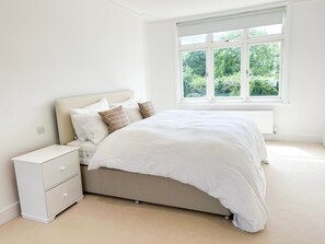 Family House, Private Bathroom, Garden View (Riverside Walks) | 6 bedrooms - Riverside Walks by Stay Focused SA (Maidenhead)