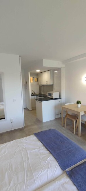1 slaapkamer, een strijkplank/strijkijzer, gratis wifi, beddengoed