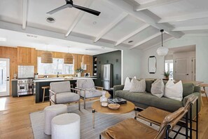 TV, caminetto, studio