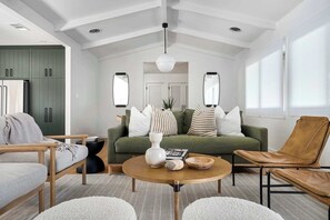 TV, caminetto, studio