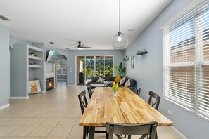 Dining - Beautiful 4 bedroom pool house, close to Disney! (Clermont)