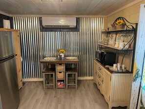 Interior - 6 Minutes to Downtown Blue Ridge. Fully updated, amazing, serene barn Studio. (Blue Ridge)