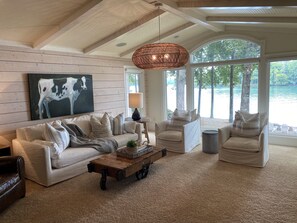 Smart TV, fireplace, stereo - Perfect lake property for Clemson Game Day! (Seneca)