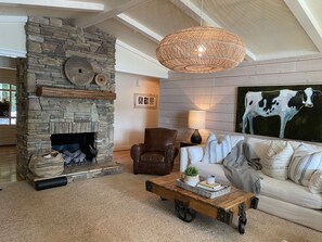 Smart TV, fireplace, stereo - Perfect lake property for Clemson Game Day! (Seneca)