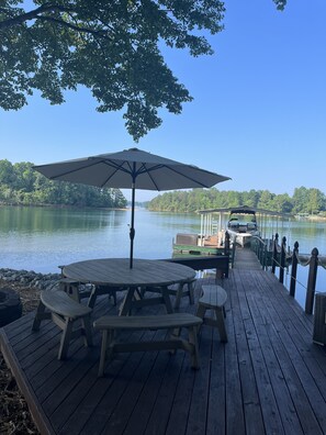 Outdoor dining - Perfect lake property for Clemson Game Day! (Seneca)