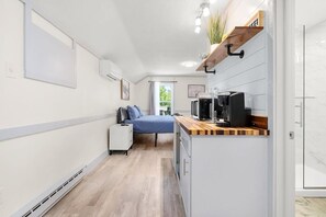 1 slaapkamer, een strijkplank/strijkijzer, wifi, beddengoed