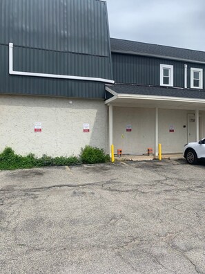 Exterior - NEW 1 Bed Front Street Suite 1 (Traverse City)