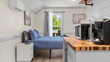 1 habitación, tabla de planchar con plancha, wifi y ropa de cama